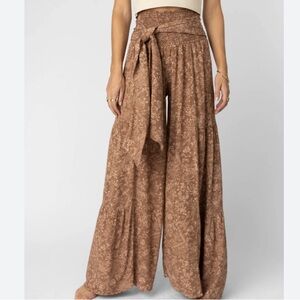 Bohme Mila Tiered Wide Leg Boho Pull On Pants Smocked Waist Dark Gray/beige NWT